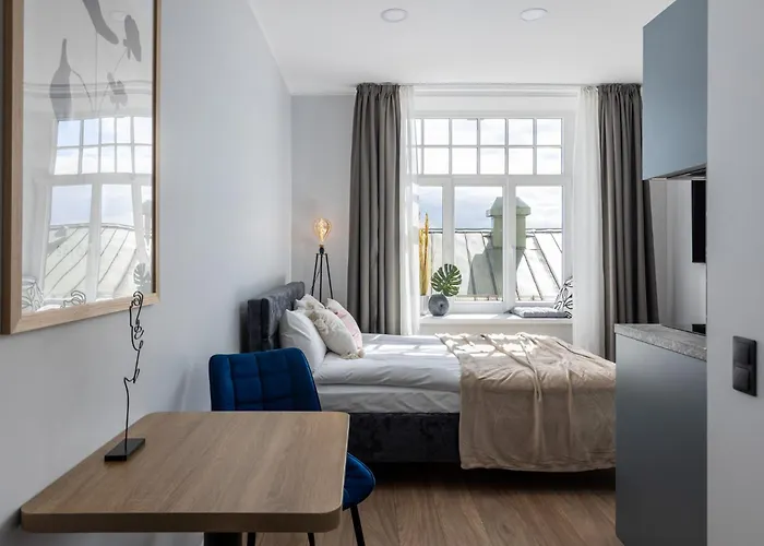 Central Hideaway In The Heart Of Old Town Streets