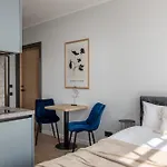 Central Hideaway In The Heart Of Old Town Streets