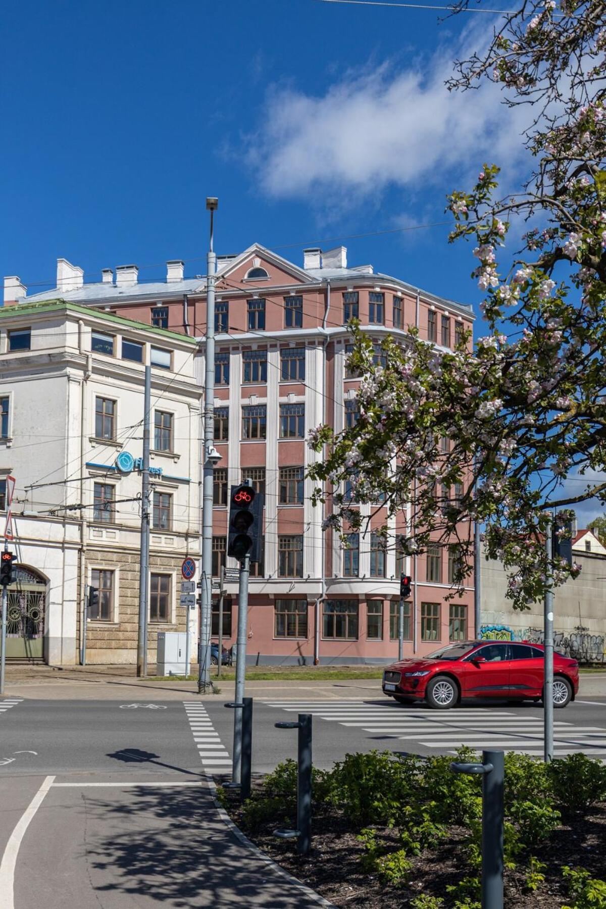 Hideaway In The Heart Of Old Town Streets